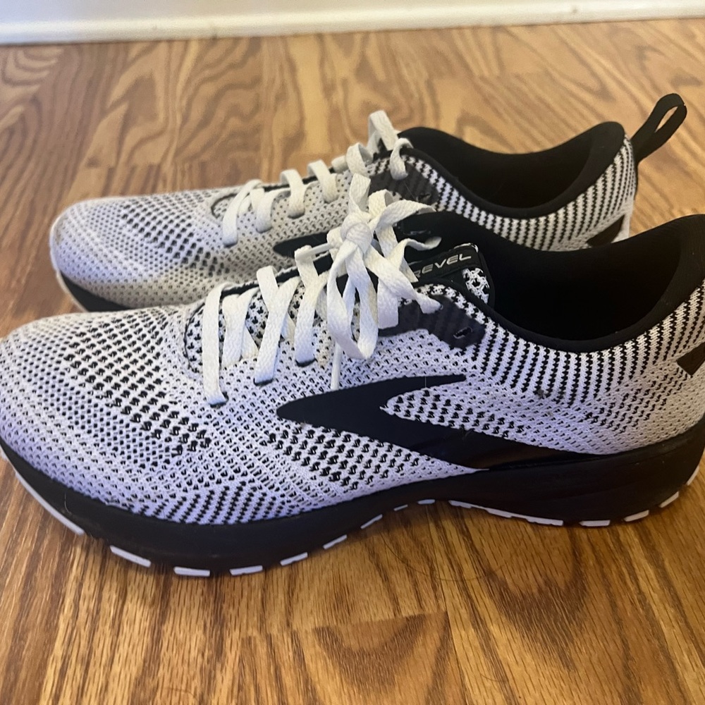 Brooks Revel 5.  Black and White.